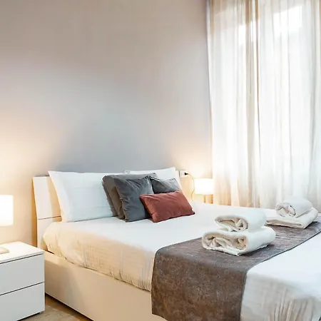 Duomo 10 Minuti Family House 5 Pax Balcone Wifi Apartment Milan